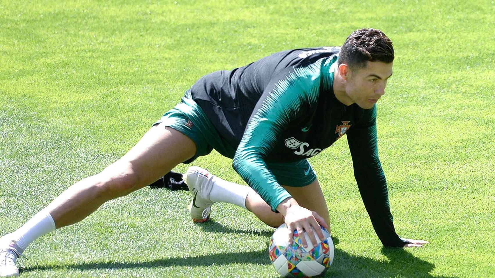 Cristiano Ronaldo entrena con Portugal