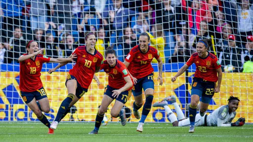 La selección española de fútbol femenino celebra el gol de Lucí García en el Mundial de Francia 2019