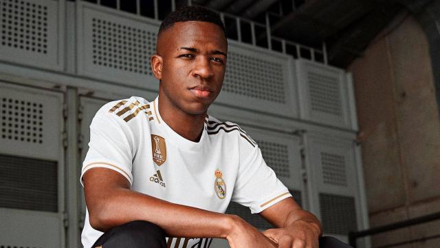 Vinicius Júnior, con la camiseta del Real Madrid para la 2019/2020