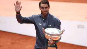 Rafael Nadal agradece los aplausos de la Philippe-Chatrier
