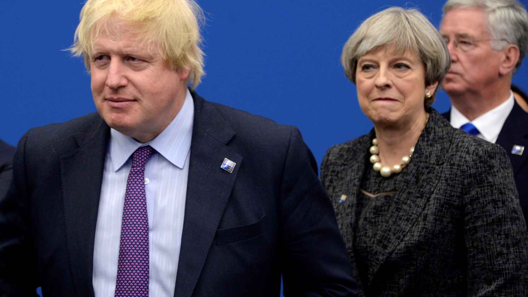 Johnson junto a la ex líder de partido conservador Theresa May
