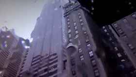 Primeras imágenes del impacto de un helicóptero en una torre en Manhattan.
