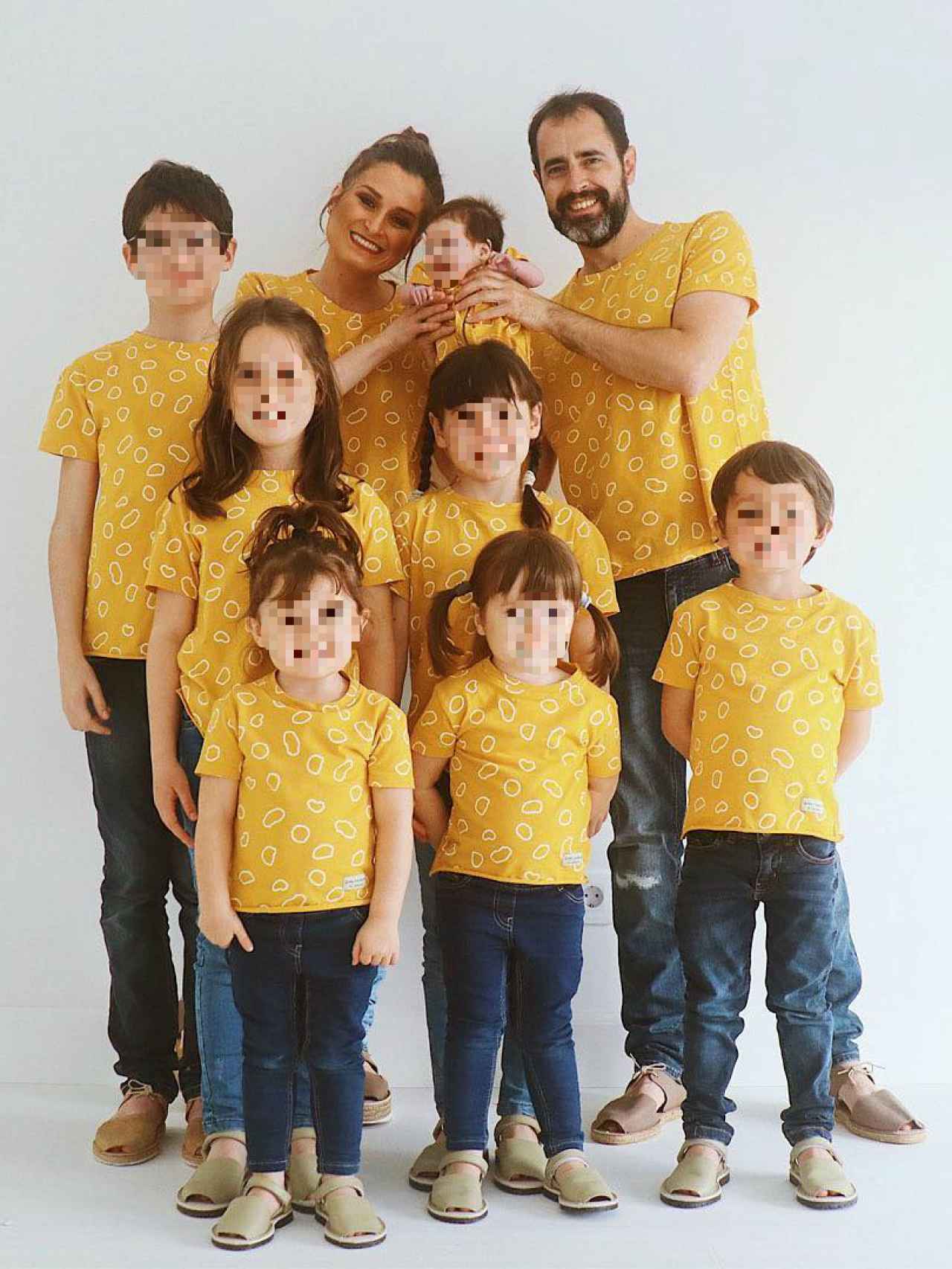 La familia de Verdeliss al completo con uno de los último diseños que han comercializado.
