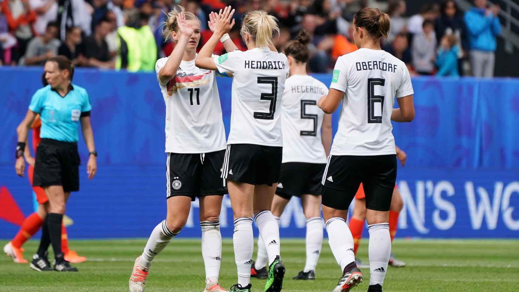 Las jugadoras de la selección alemana celebran el gol ante China