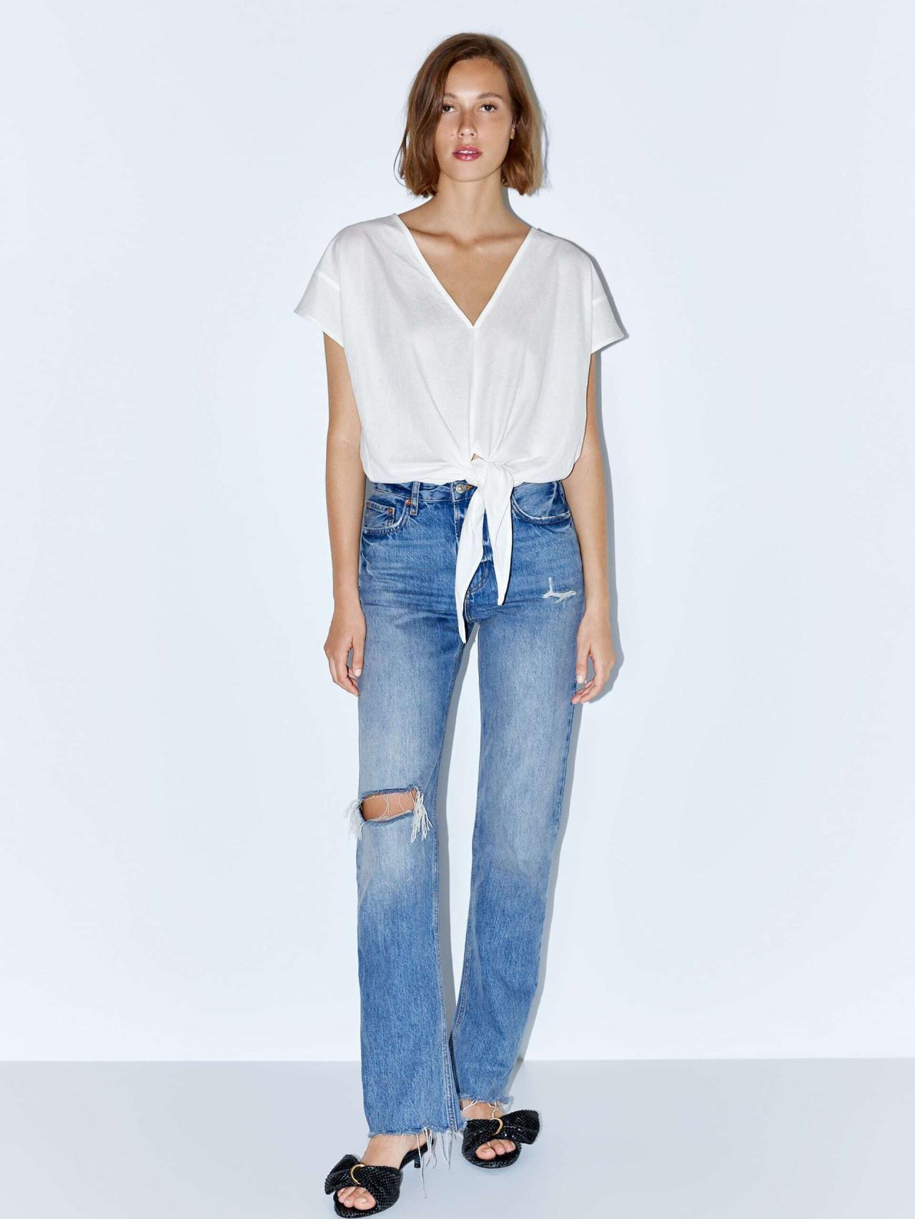 10 blusas para verano de Zara con manga fluida e ideales para llevar con  vaqueros blancos