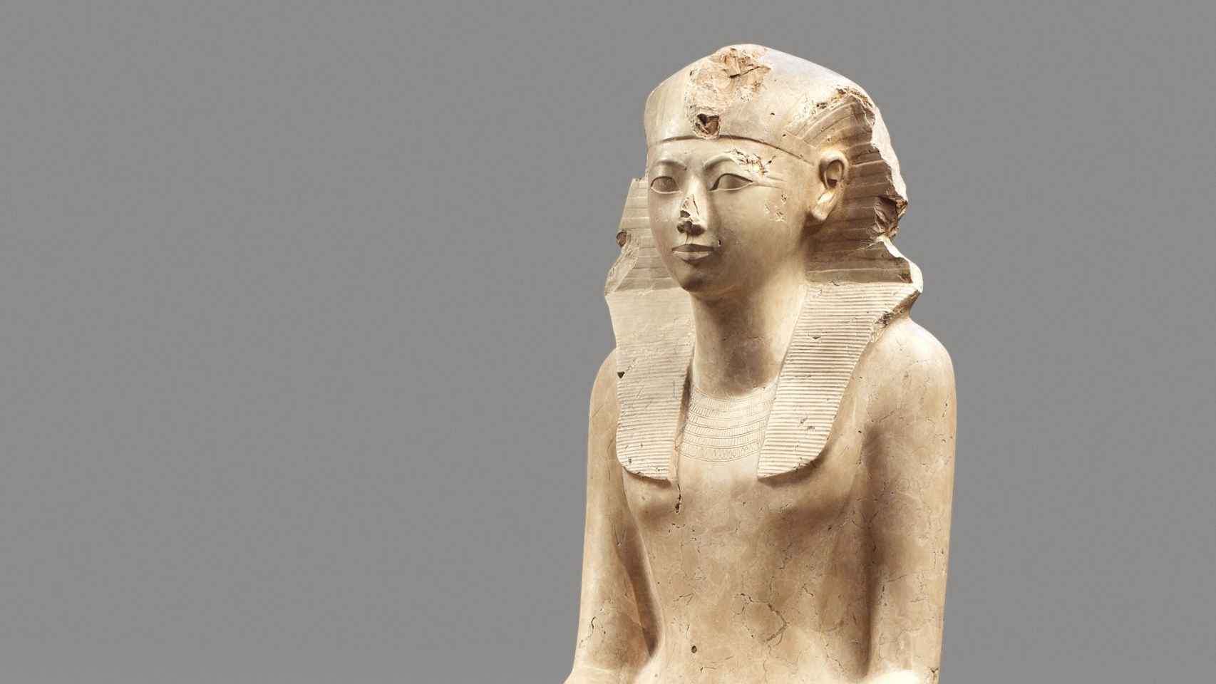 Estatua de Hatshepsut sentada.