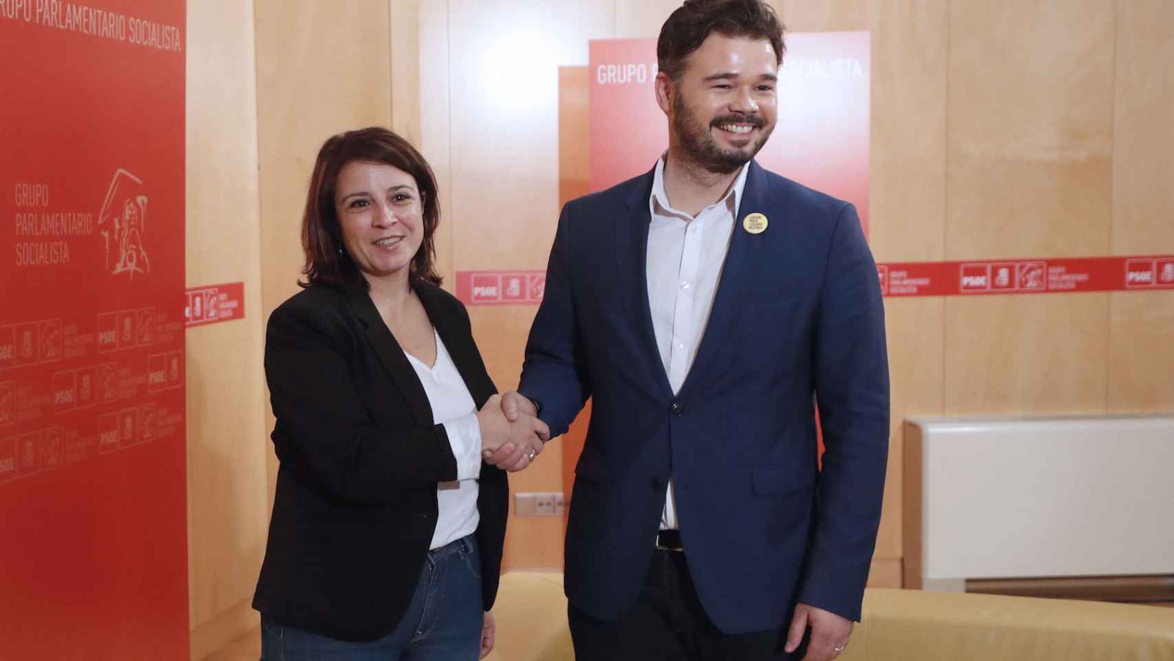 Adriana Lastra, número dos del PSOE, y Gabriel Rufián, portavoz de ERC en el Congreso.