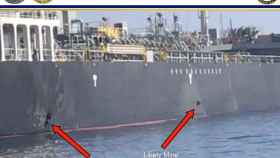Imagen facilitada por EEUU que muestra los daños en el buque japonés ocasionados por minas lapa