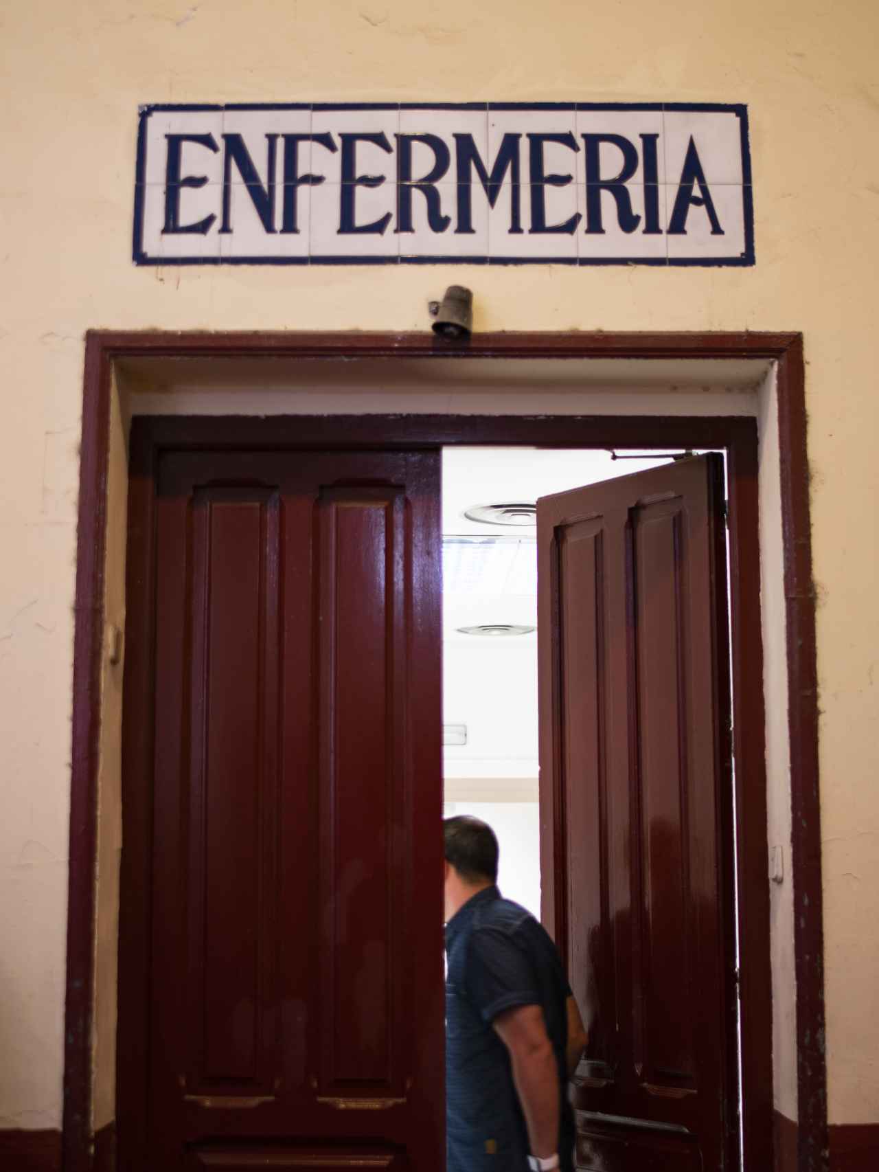 Puerta de la enfermería de la plaza de Las Ventas.