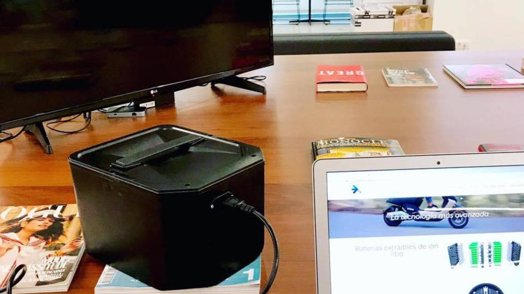 La batería se puede extraer y cargar en cualquier enchufe tradicional