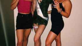 Sophie Turner junto a varias amigas durante su despedida de soltera en Benidorm.