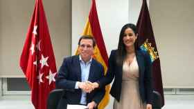 Almeida y Villacís, tras firmar su acuerdo para el gobierno de Madrid.