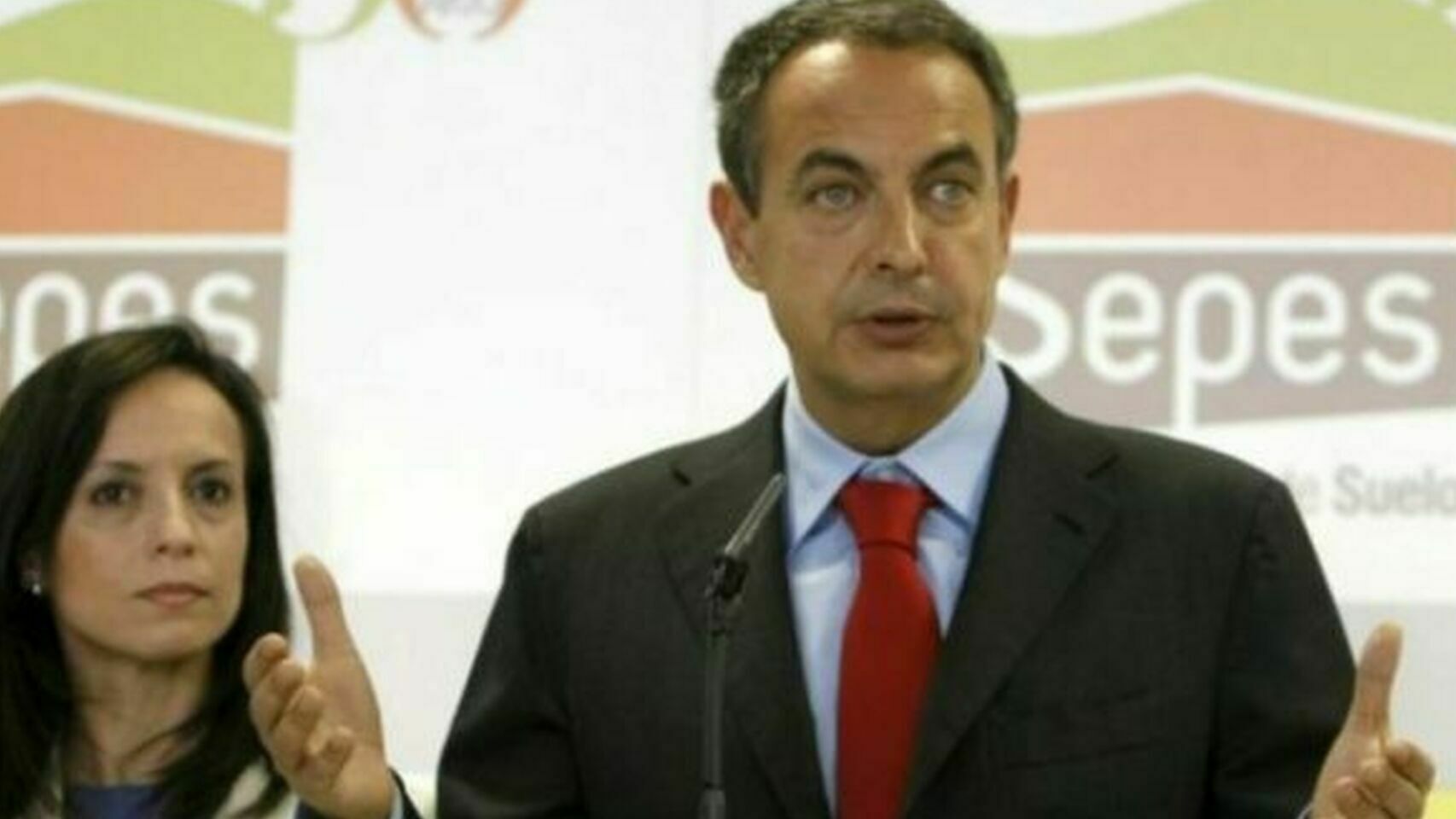El expresidente del Gobierno, José Luis Rodríguez Zapatero y la exministra de Vivienda, Beatriz Corredor.