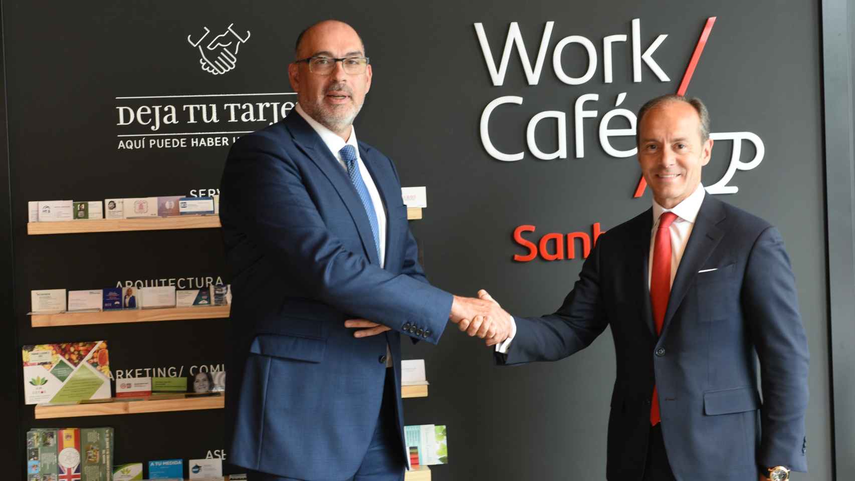 El presidente de Telefónica de España, Emilio Gayo, con el consejero delegado de Santander España, Rami Aboukhair.
