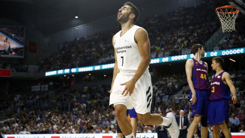 Facundo Campazzo se lamenta de una acción ante el Barcelona