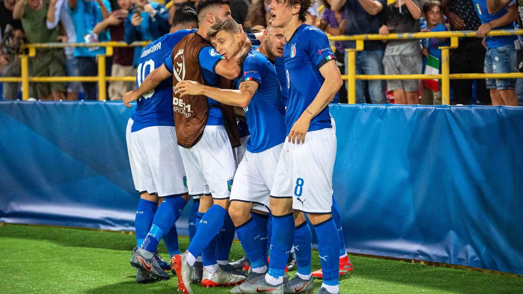 La selección de Italia sub21 celebra un gol ante España en el Europeo