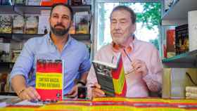 Santiago Abascal firma ejemplares del libro 'Santiago Abascal, España vertebrada'