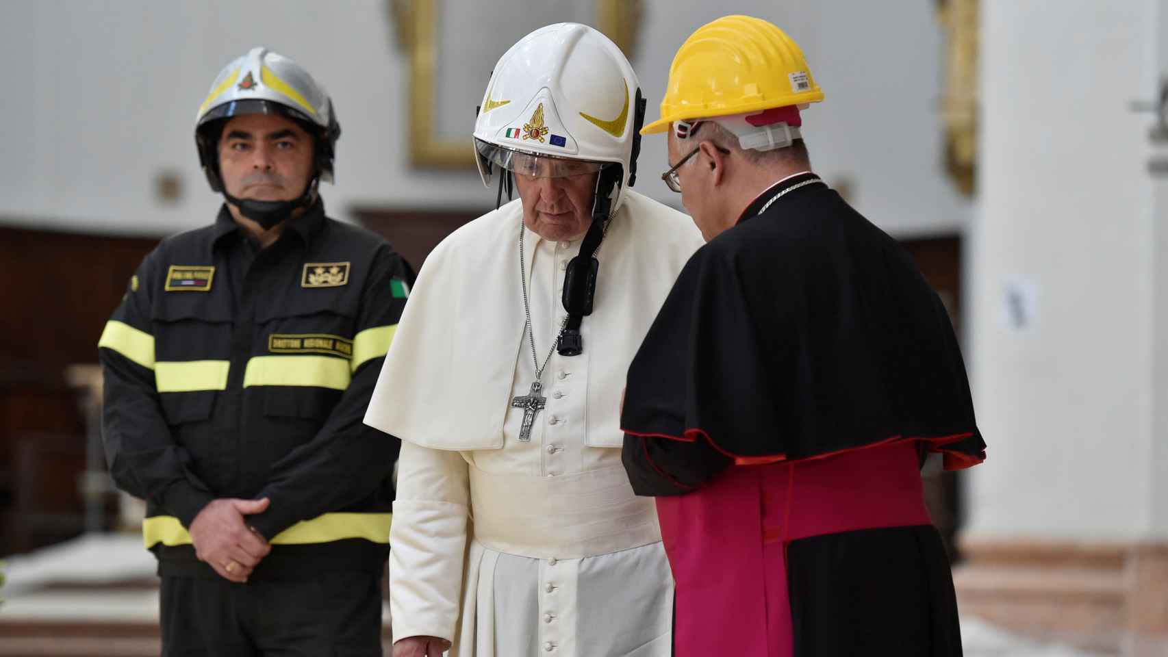 El Papa en su visita a Camerino, localidad parcialmente destruida por el terremoto de 2016 en Italia.
