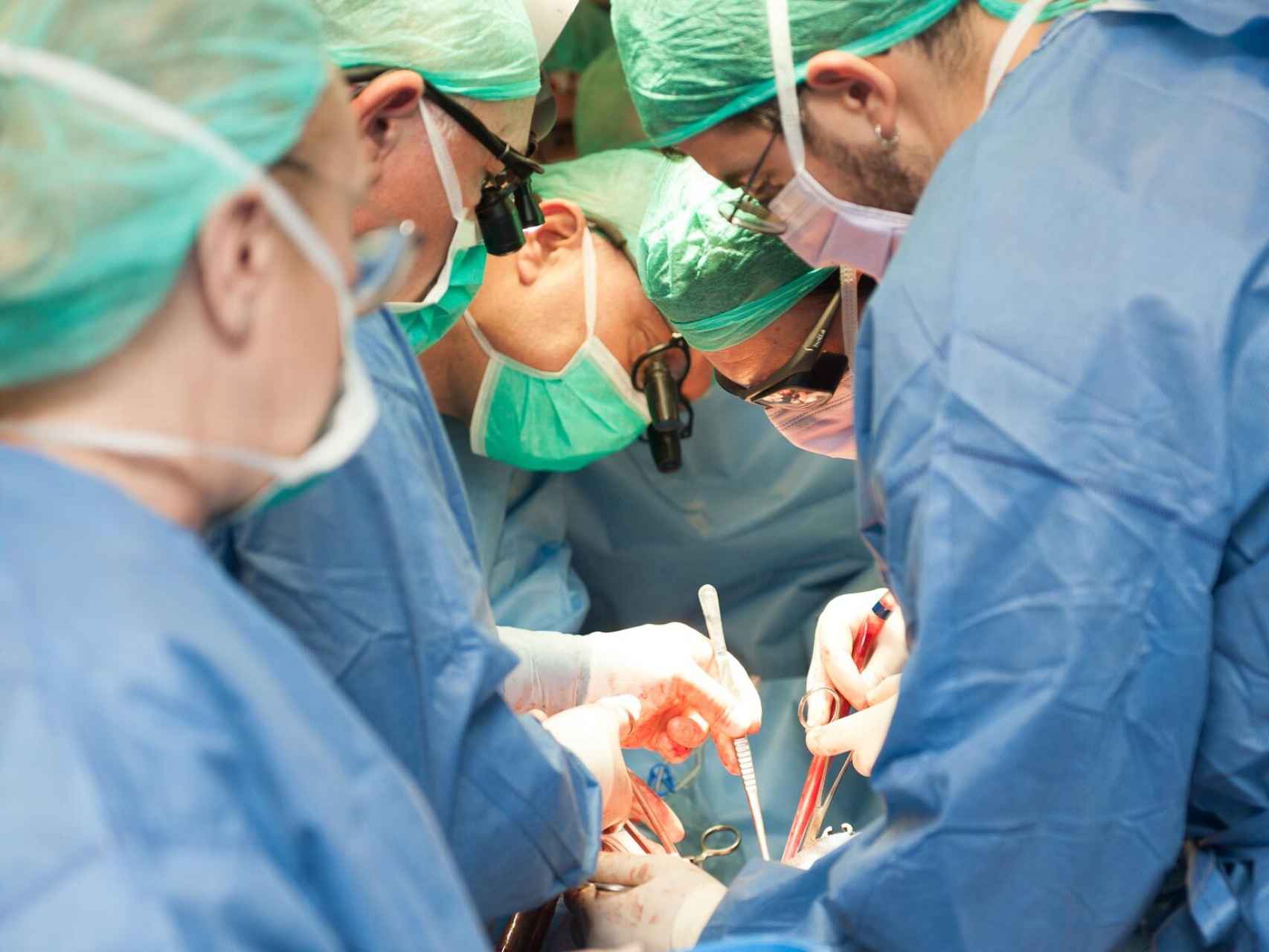 Momento de la operación en el Hospital de Bellvitge