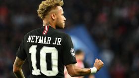 Neymar celebra con el '10' del PSG a la espalda