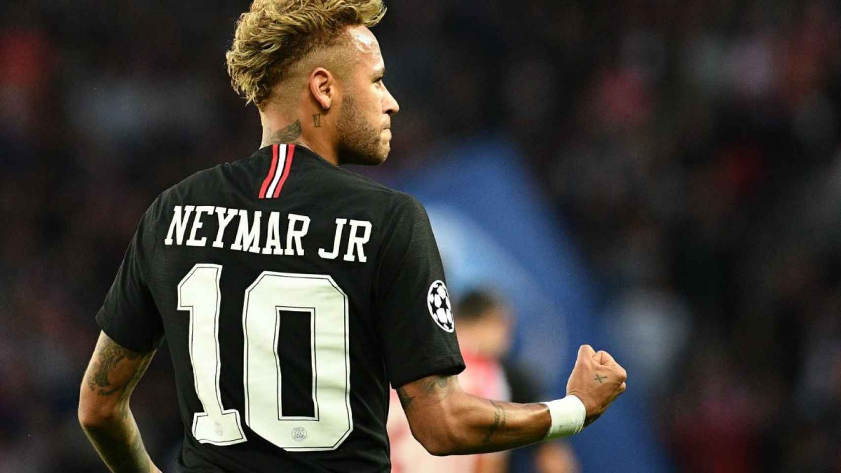 Neymar celebra con el '10' del PSG a la espalda