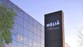 Rótulo de Meliá Hotels en uno de sus establecimientos.
