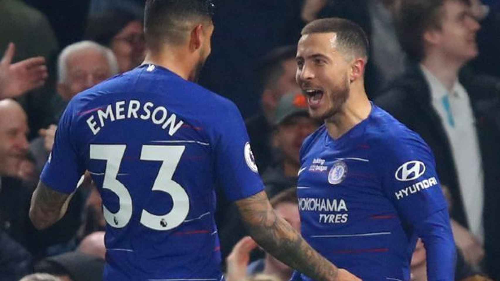 Emerson y Hazard celebran un gol en el Chelsea