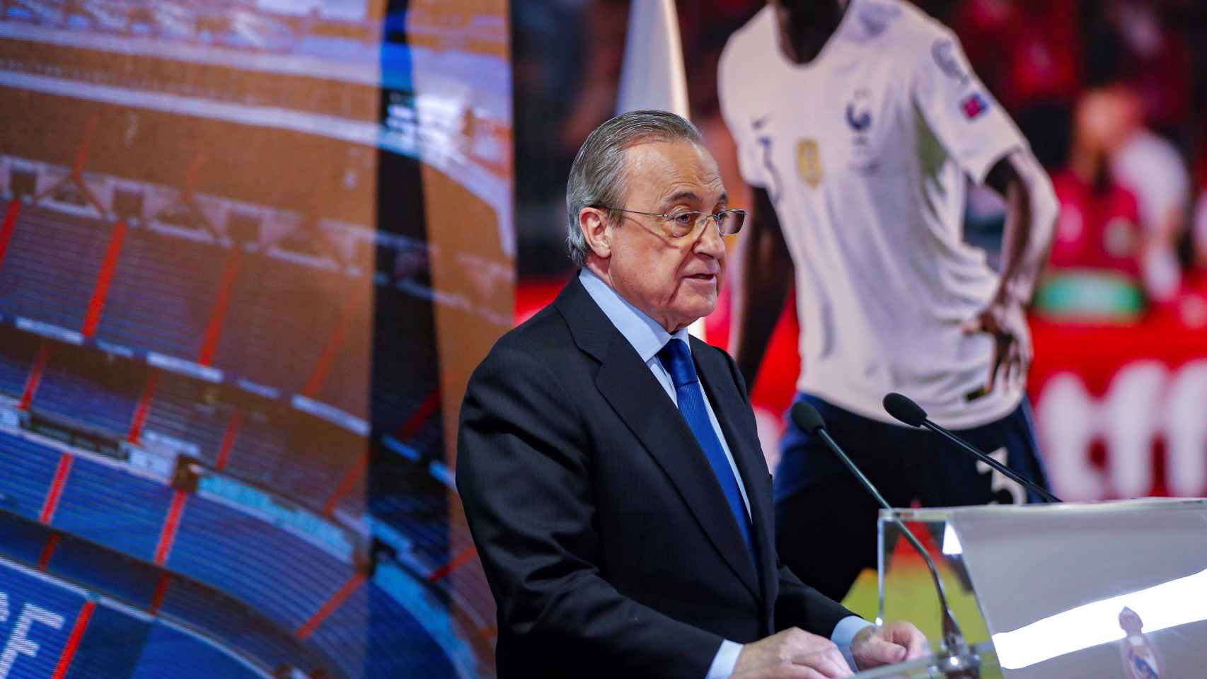 Florentino Pérez toma la palabra durante la presentación de Mendy con el Real Madrid