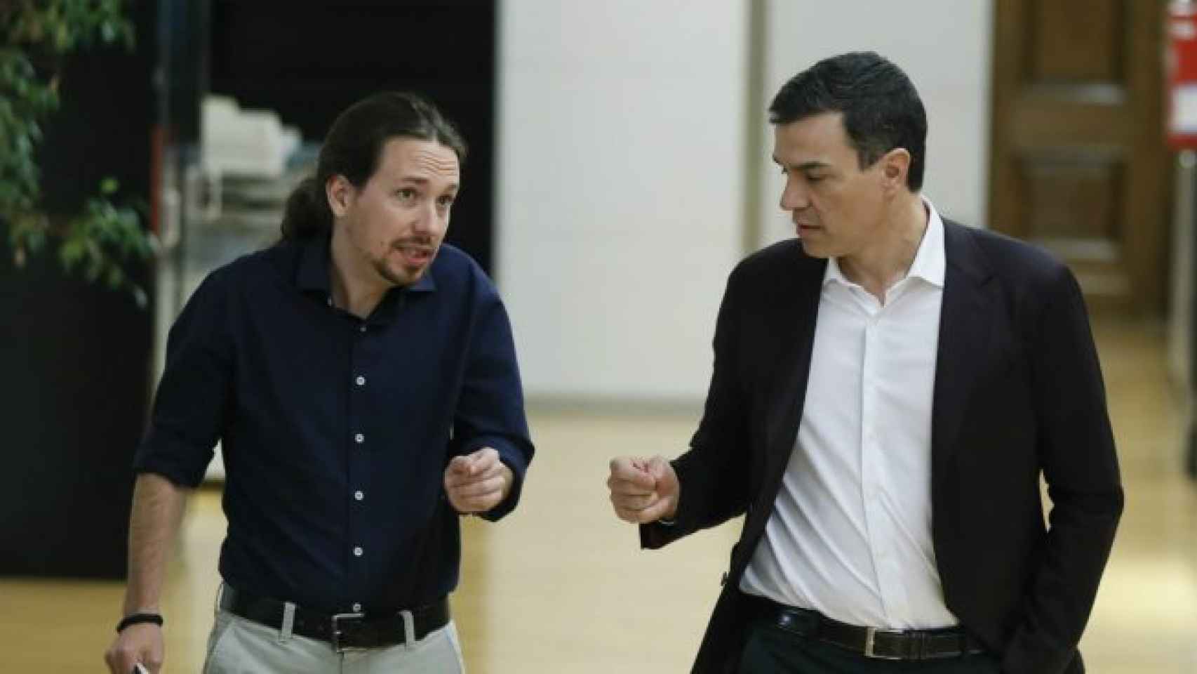 Iglesias y Sánchez dialogan en una foto de archivo