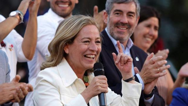 Ana Oramas y Fernando Clavijo en un acto de campaña.