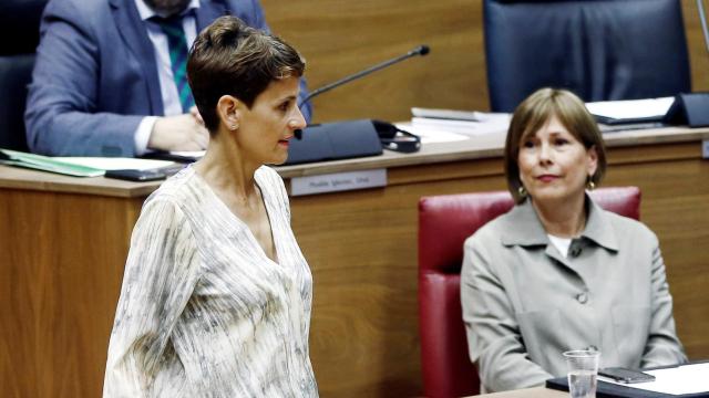 María Chivite, junto a la ex presidenta de Navarra, Uxue Barkos (derecha).