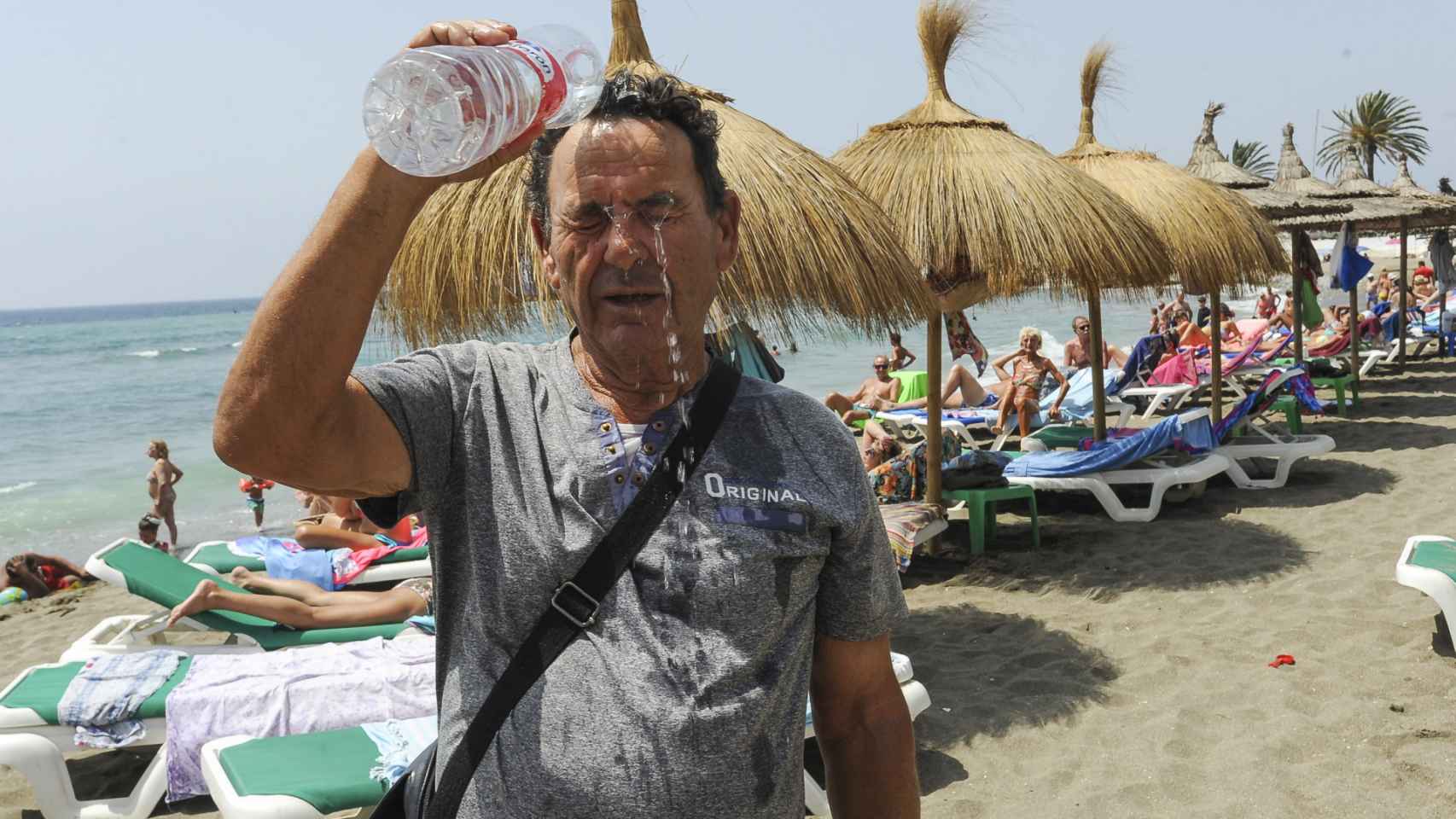 La playa de Marbella en 2018, con temperaturas extremas a las que se acercará el verano de 2019.