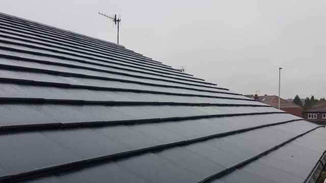 La teja es la placa solar: llegan los tejados que absorben energía
