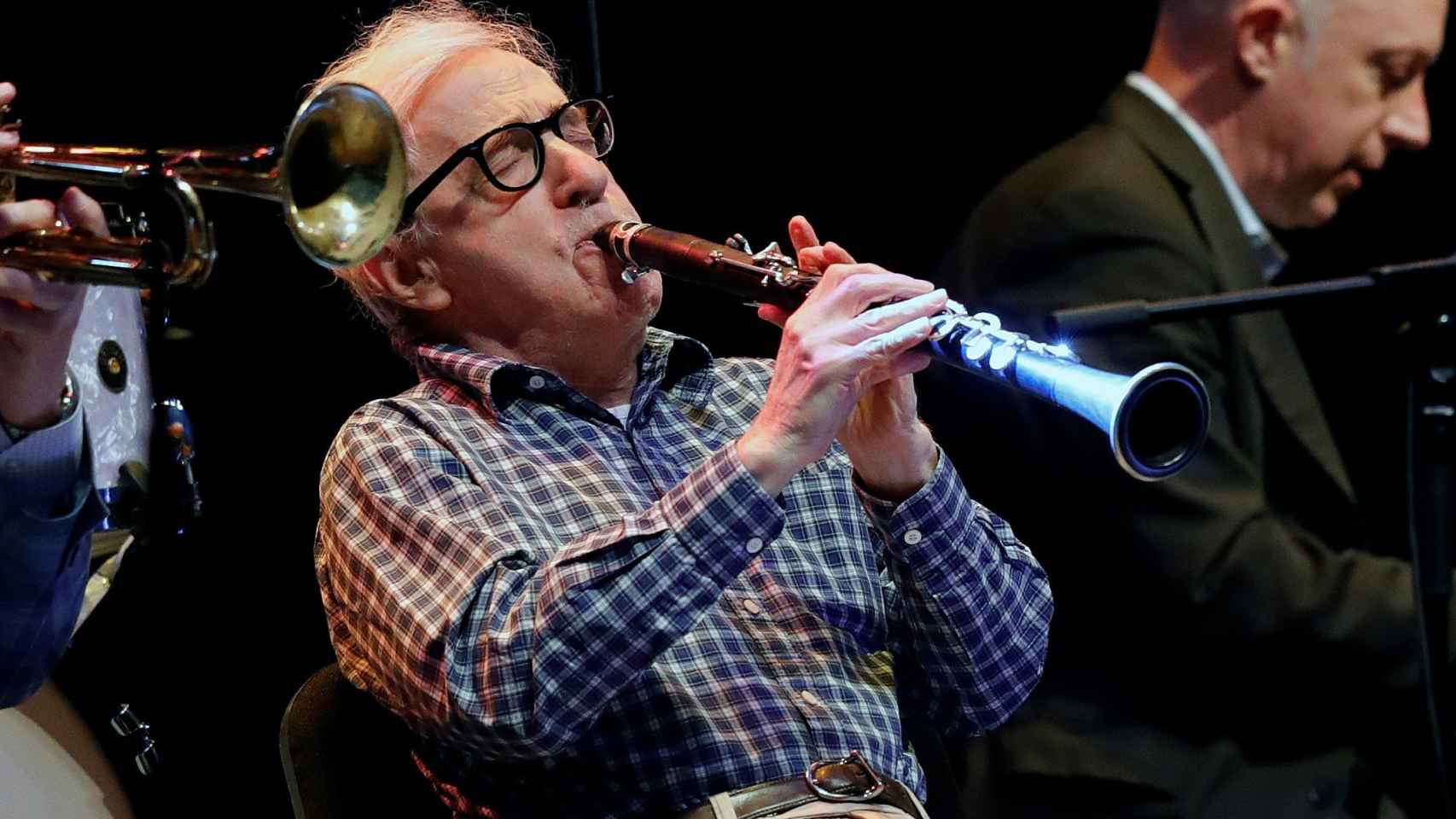 Woody Allen tocando el clarinete.