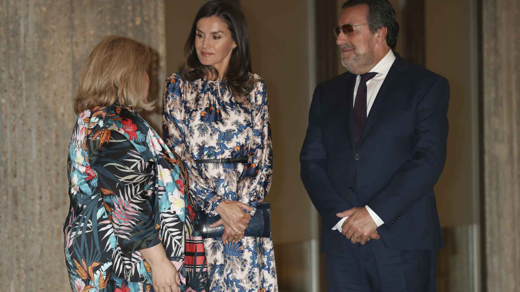 La reina Letizia ha lucido el vestido de Sandro.