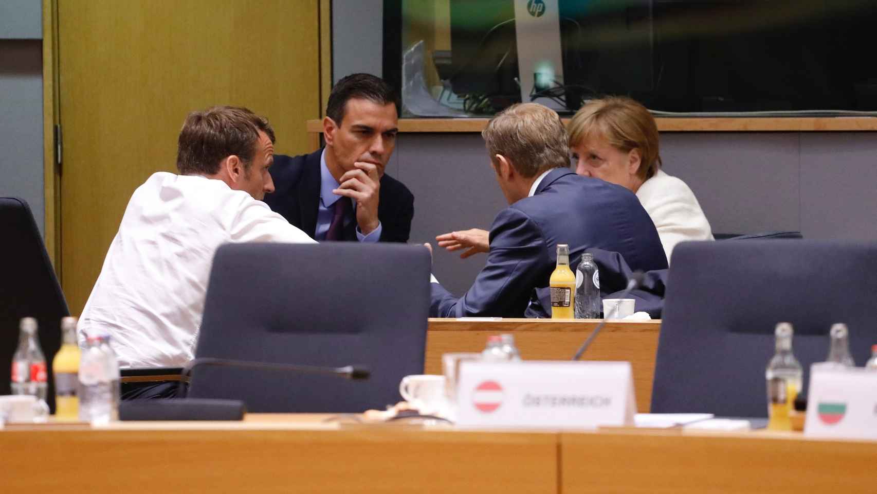 Sánchez negocia con Merkel, Macron y Tusk durante la cumbre de la UE