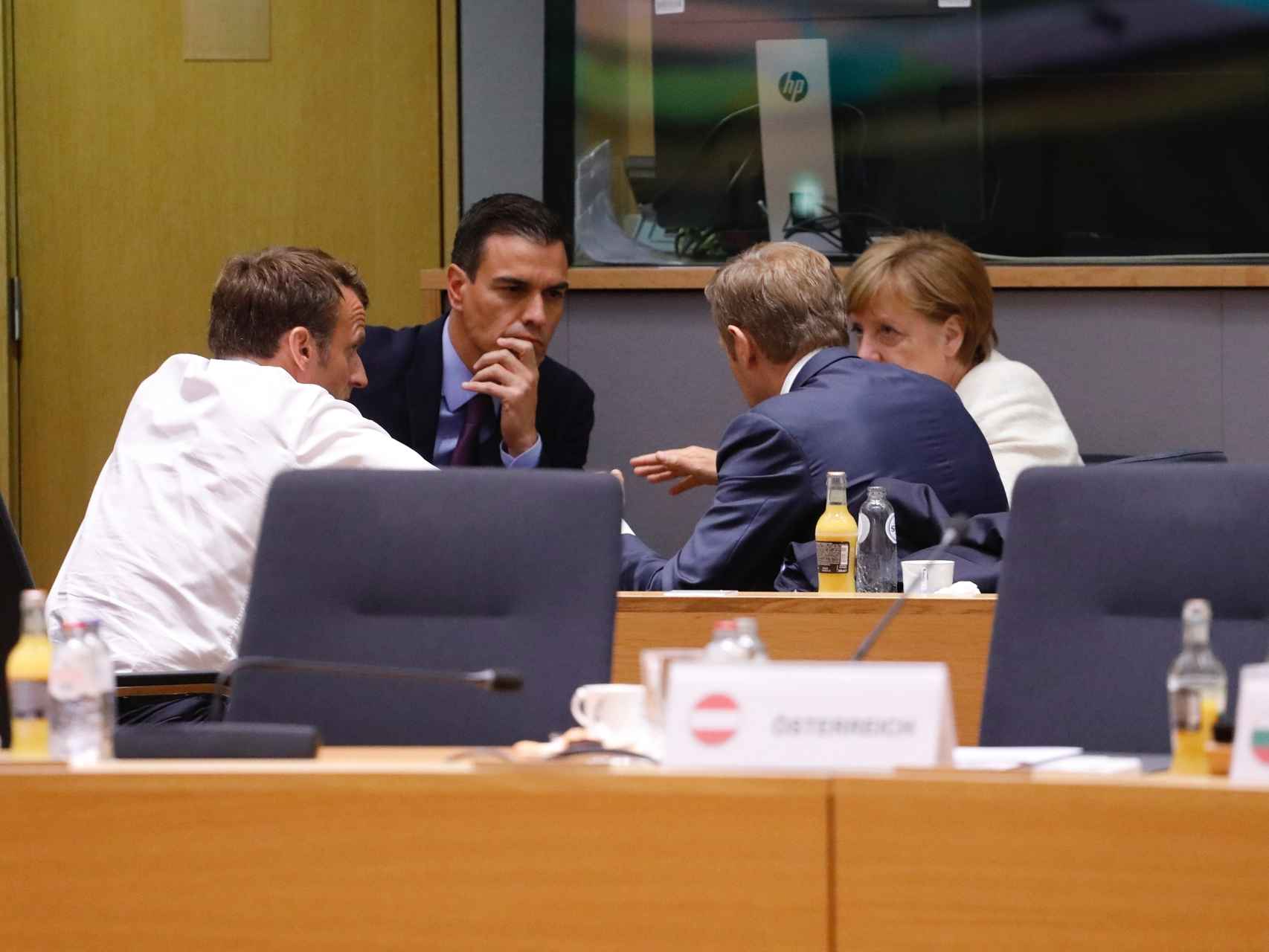Sánchez negocia con Merkel, Macron y Tusk durante la cumbre de la UE