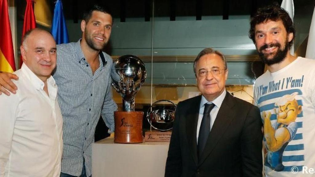 Pablo Laso, Felipe Reyes, Florentino Pérez y Sergio Llull