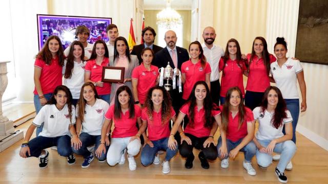 Jugadoras del CD Tacón de celebración