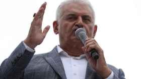 Binali Yildirim, candidato del partido el Partido de la Justicia y el Desarrollo (AKP).