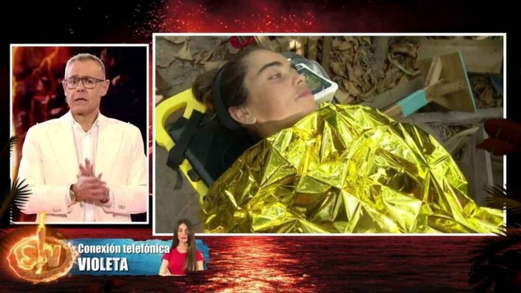 Violeta Mangriñán siendo evacuada de 'Supervivientes'.