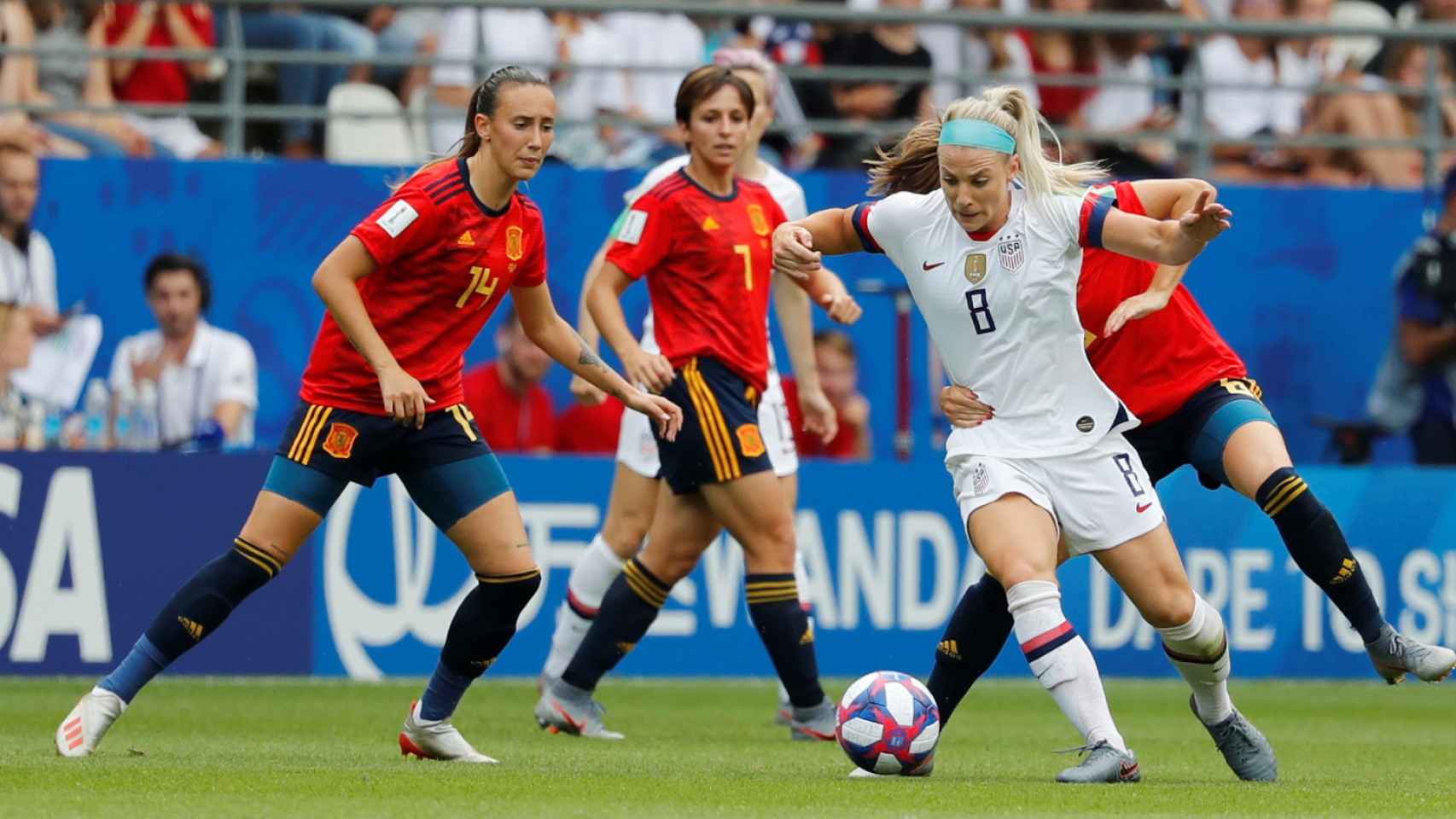 Ertz junto a Vicky Losada y Torrecilla, en un momento del partido entre España y EEUU