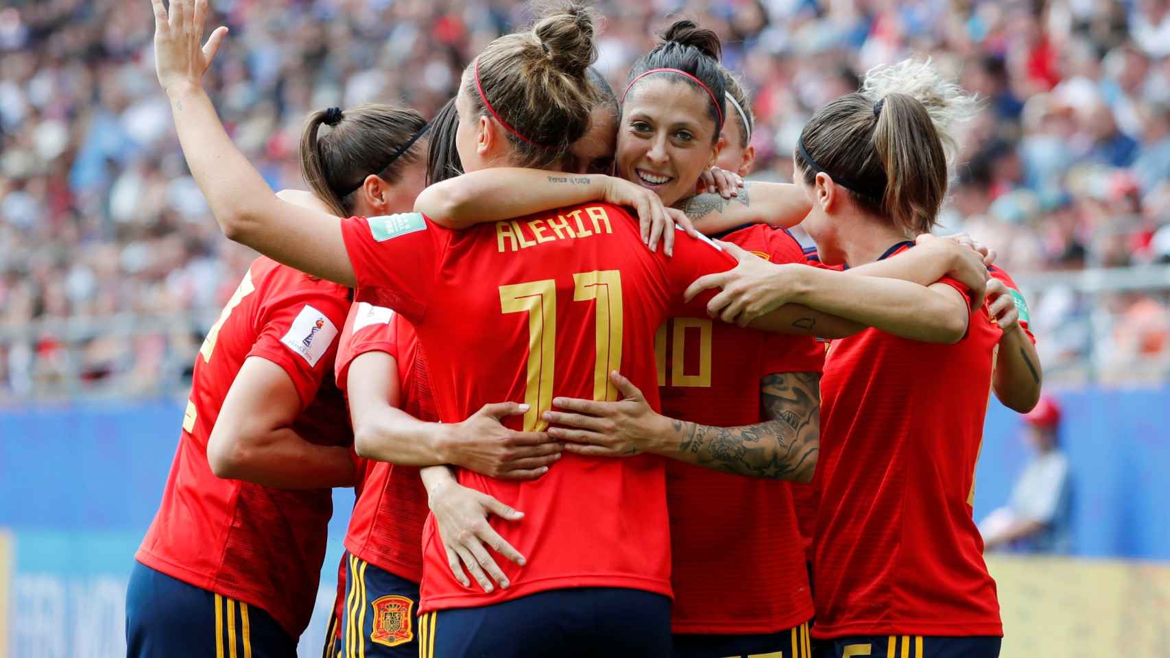 Las jugadoras de España celebran un gol