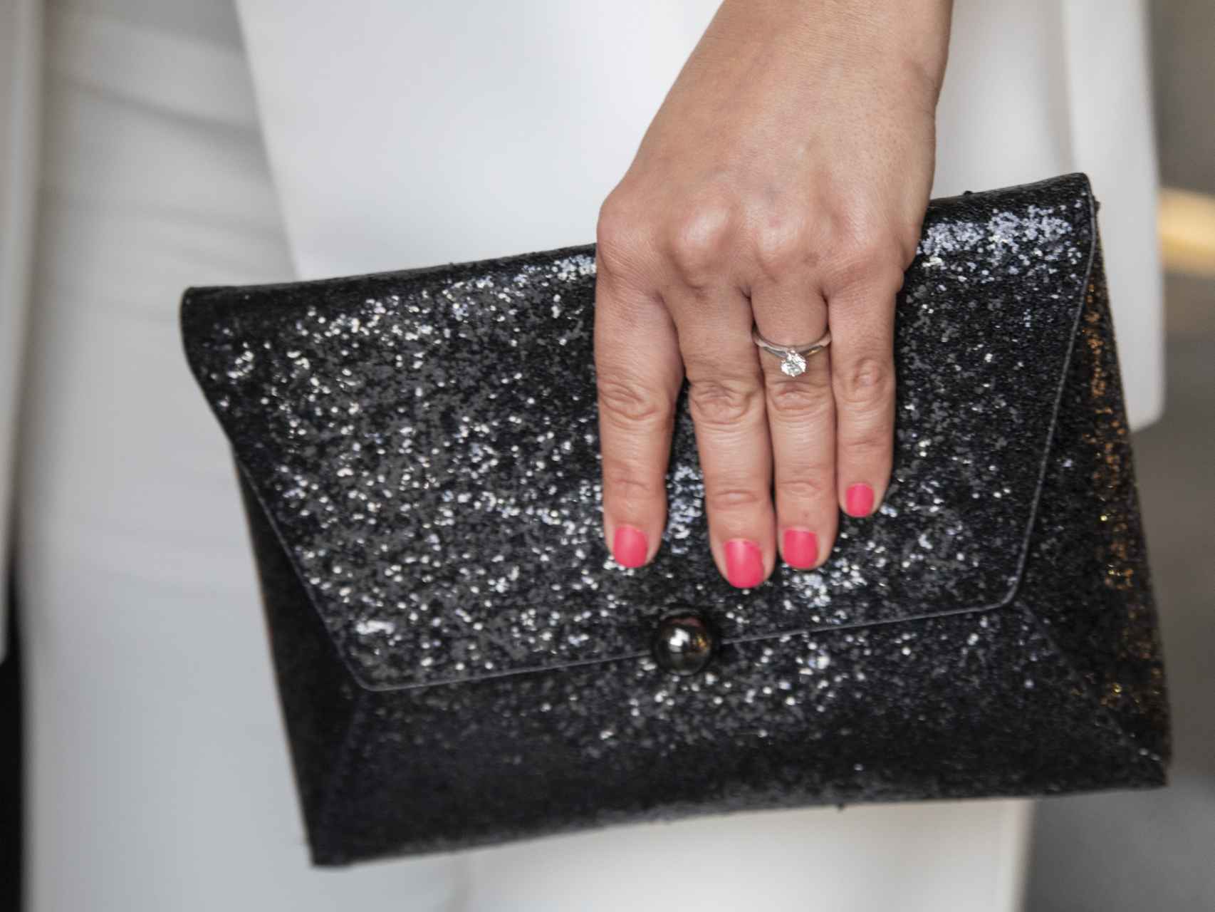 Chenoa luce un impresionante anillo de pedida de la casa Tiffany & Co.