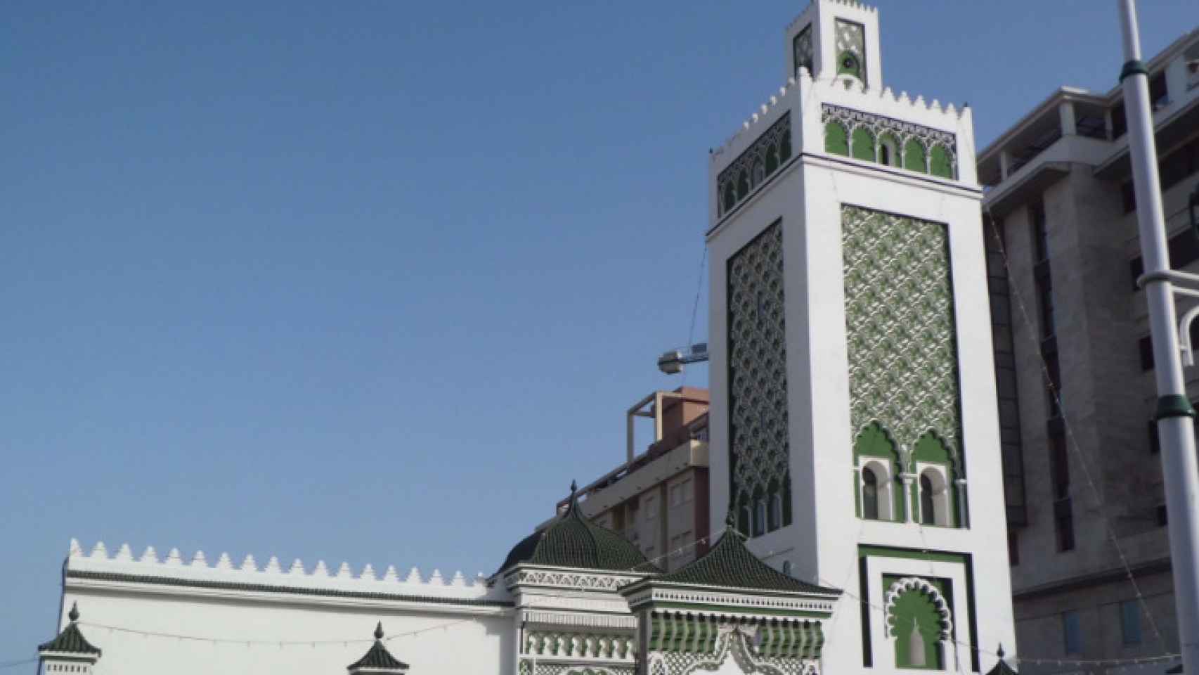 Pánico en Ceuta: disparan contra una de las principales mezquitas con personas rezando dentro