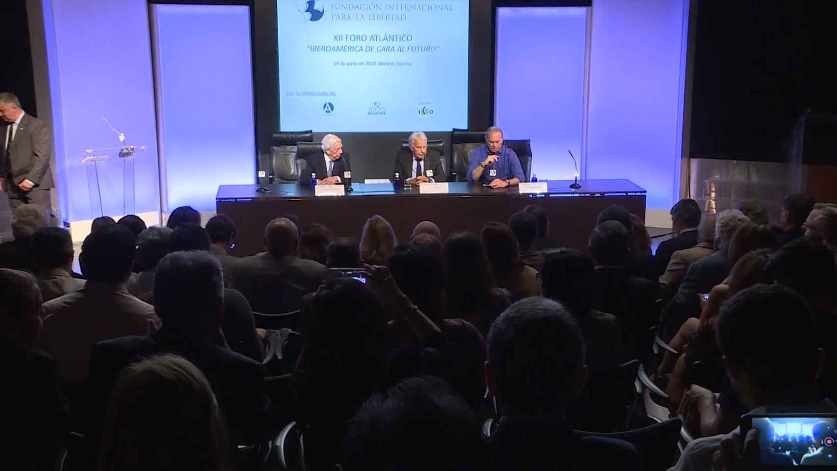 Felipe González, Vargas Llosa y Bertín Osborne en Casa América