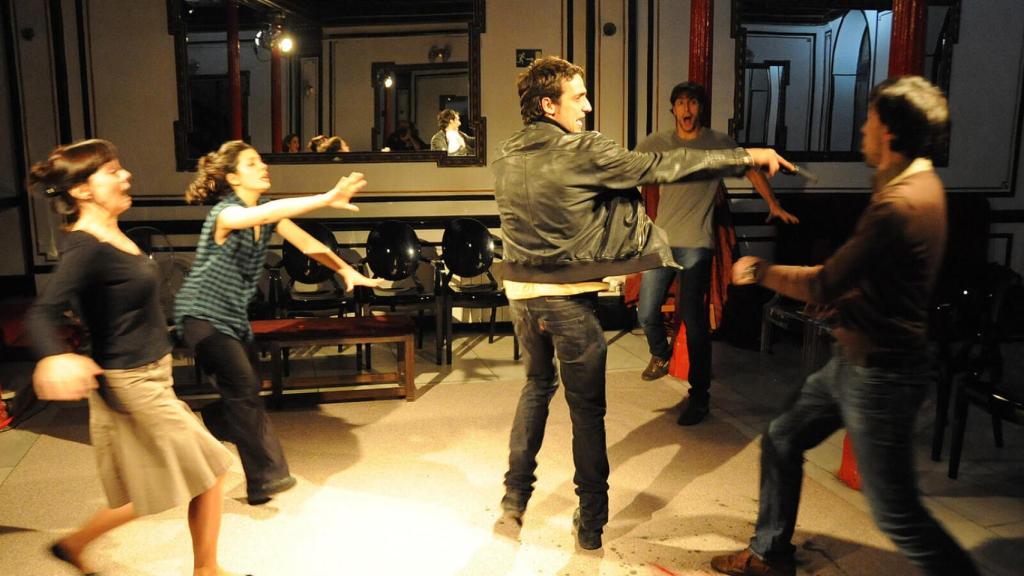 El hall del Teatro Lara y los ensayos hace diez años.