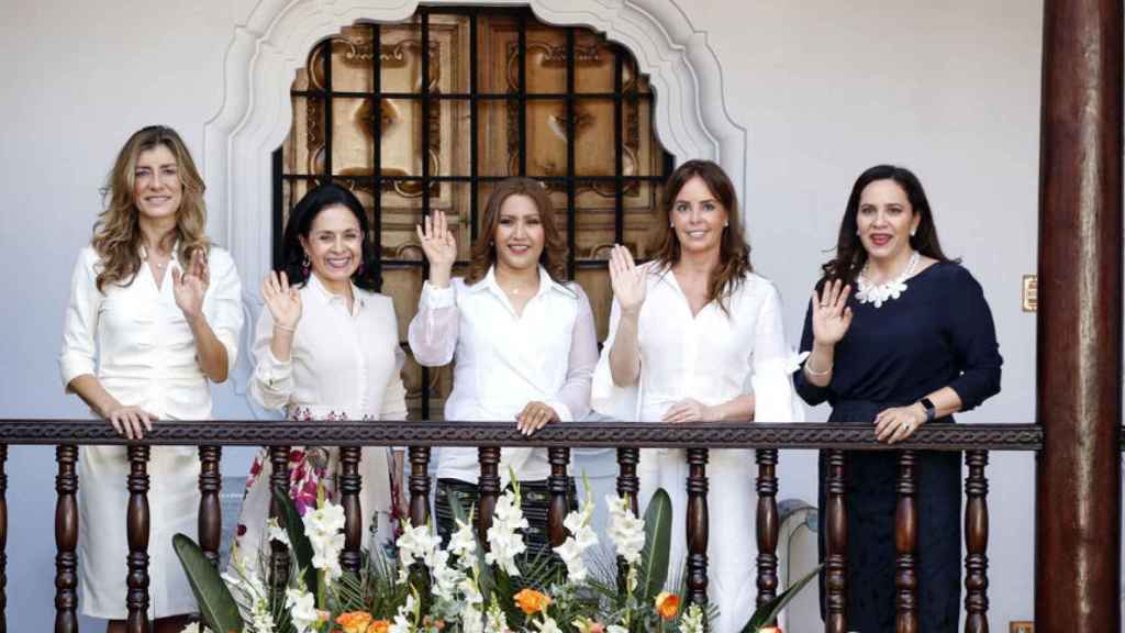 Las mujeres de los presidentes se reunieron en la cumbre de Guatemala.