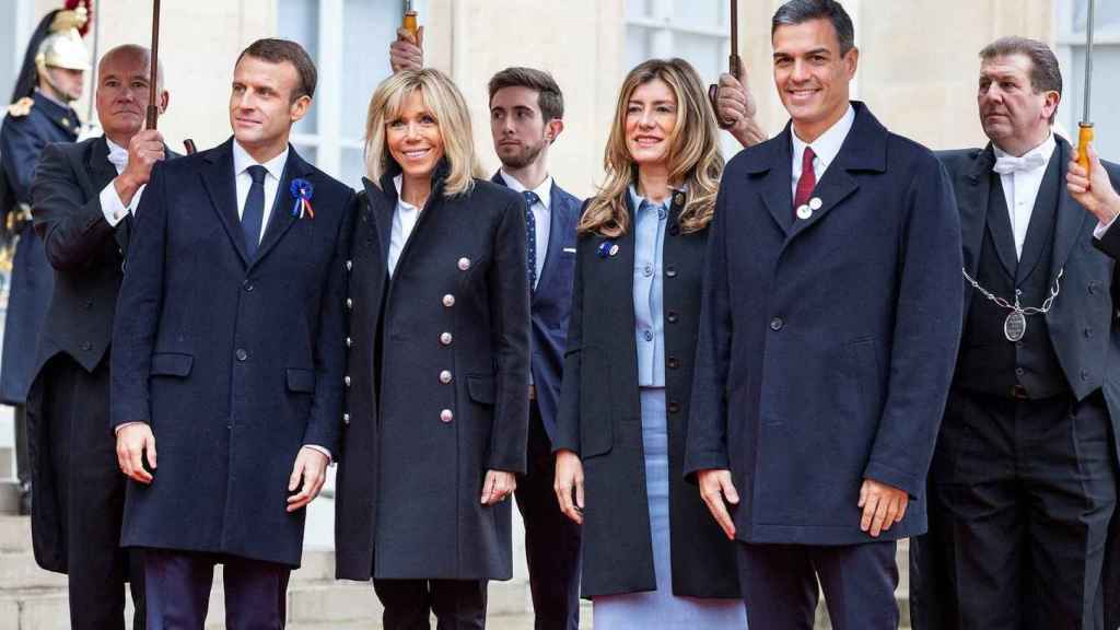 Emmanuel Macron y su esposa Brigitte, junto a Begoña Gómez y Pedro Sánchez.