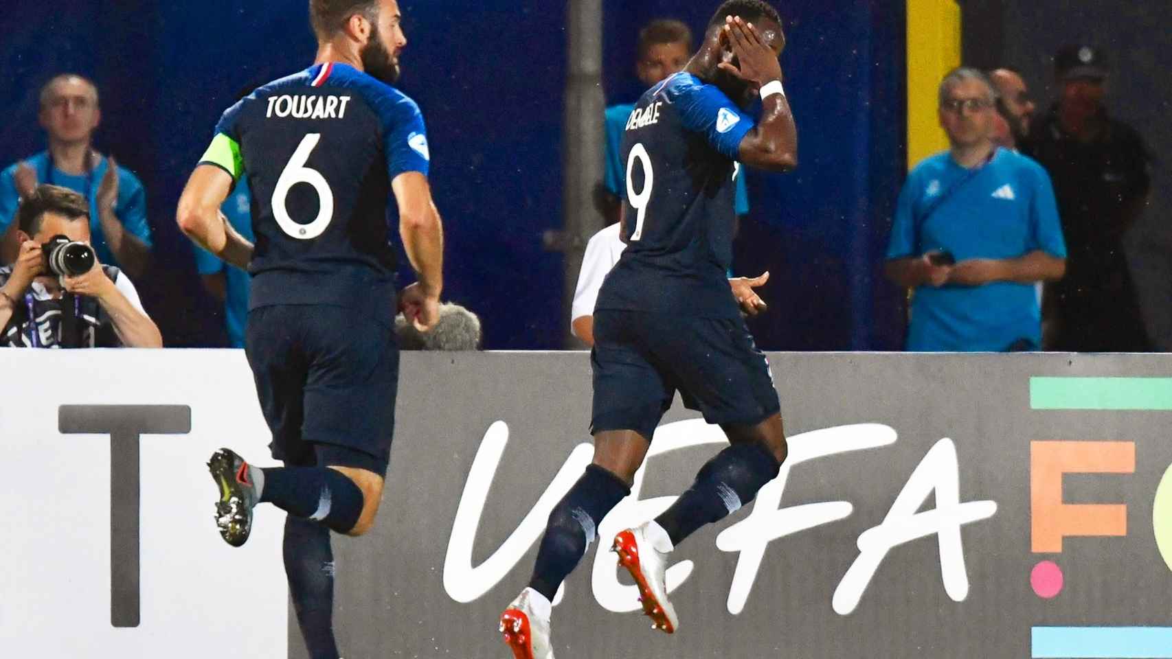 Moussa Dembélé, tras anotar un gol ante Croacia en el Europeo sub21